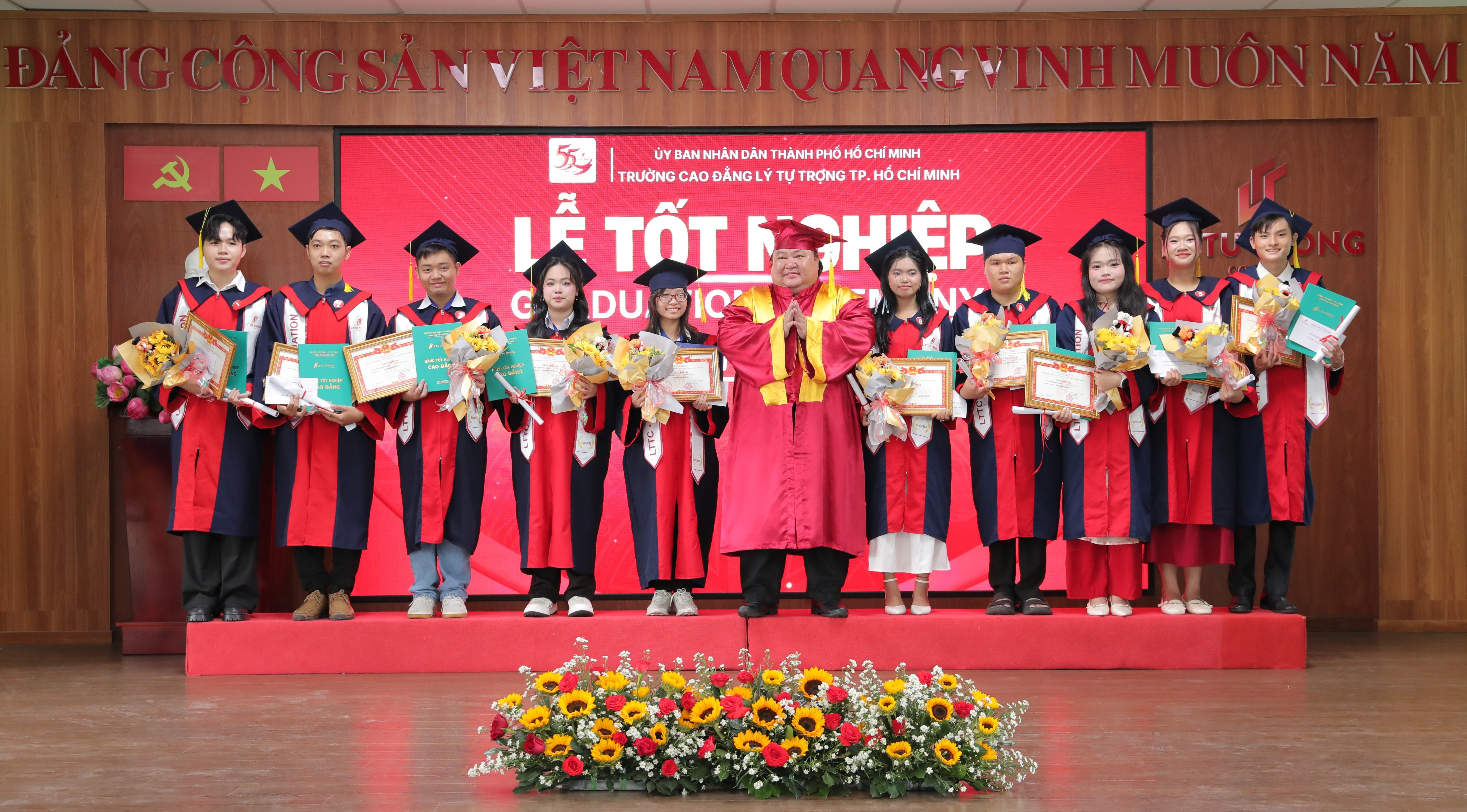 Sinh viên tốt nghiệp